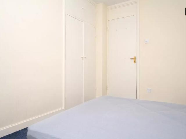 Apartment at Bishop's Bridge Road, City of Westminster