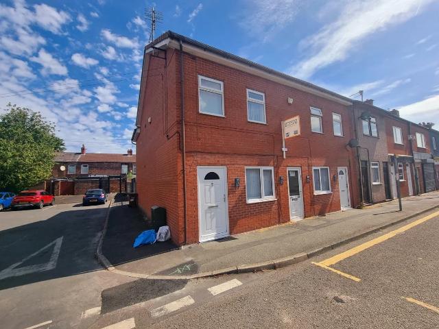 Apartment at Junction Lane, St Helens