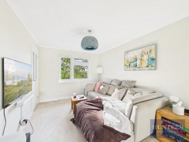 Apartment at Oak Avenue, Cheltenham