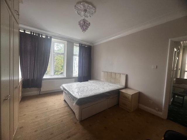 Apartment at Oaklands Park Avenue, London