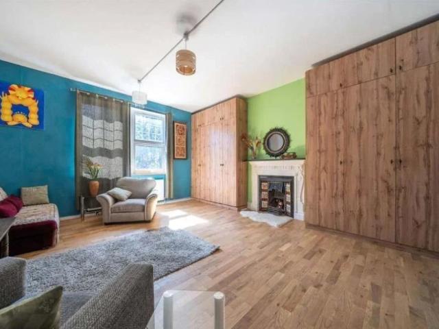 Apartment at Oaklands Road, Greater London