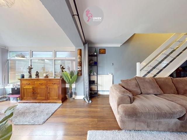 Apartment at Oakleafe Drive, Cardiff
