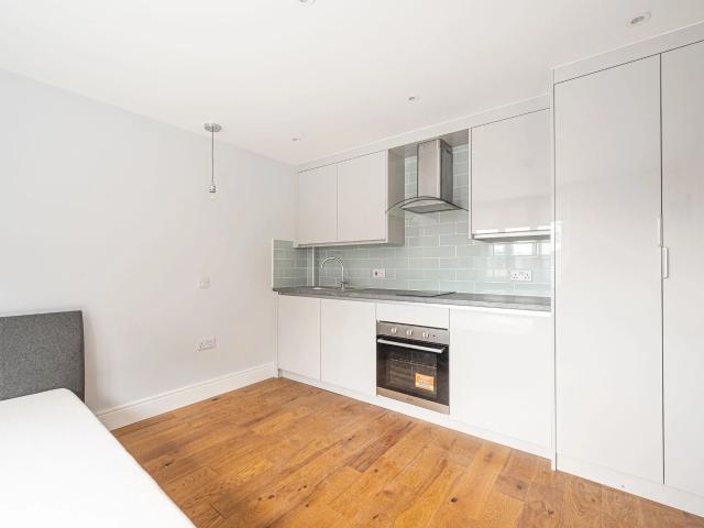 Apartment at Oldfield Lane North, Greater London