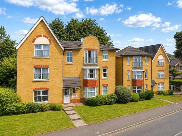 Apartment at Oriental Road, Woking