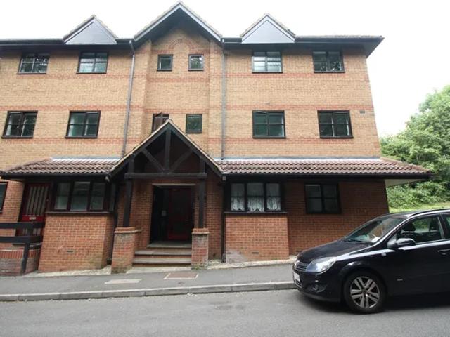 Apartment at Osprey Close, Hertsmere