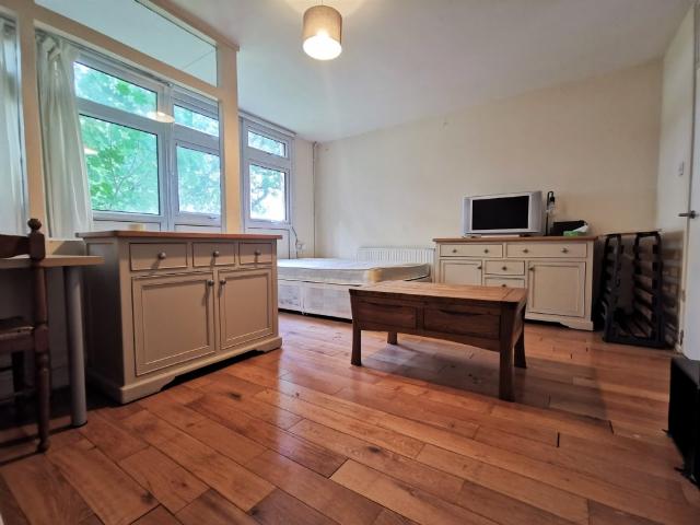 Apartment at Ossulston Street, Greater London