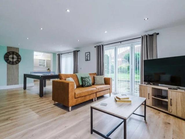 Apartment at Overlea Drive, Aston