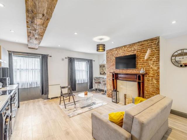 Apartment at Oxford Street, Boston