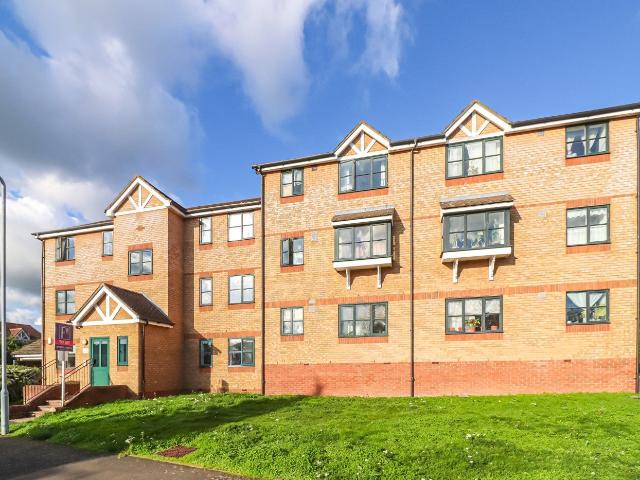 Apartment at Lovegrove Drive, Slough