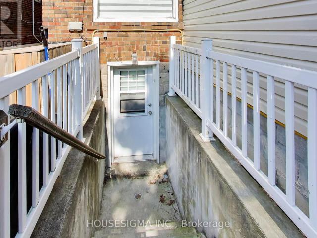 apartment at LOWER – 152 LINSMORE CRESCENT