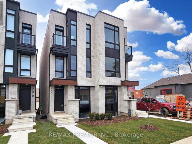 apartment at LOWER – 208 MCROBERTS AVENUE W