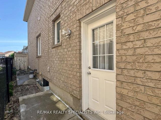 apartment at LOWER 2 B 3 LENNON TRAIL, Brampton, Ontario, L6Y5P9