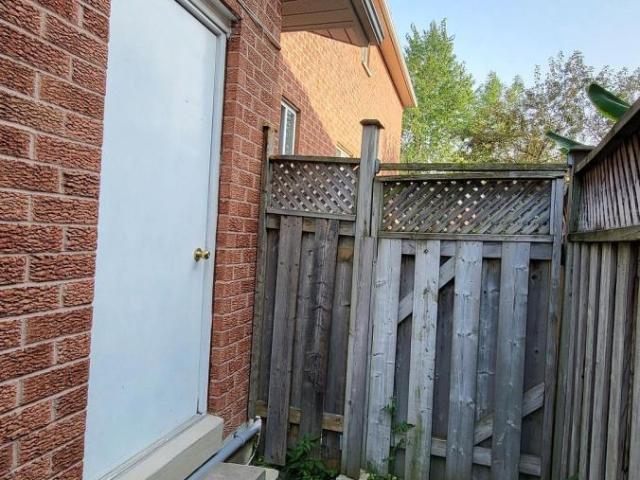 apartment at LOWER 5402 FASDON COURT, Mississauga, Ontario, L5V1Y8