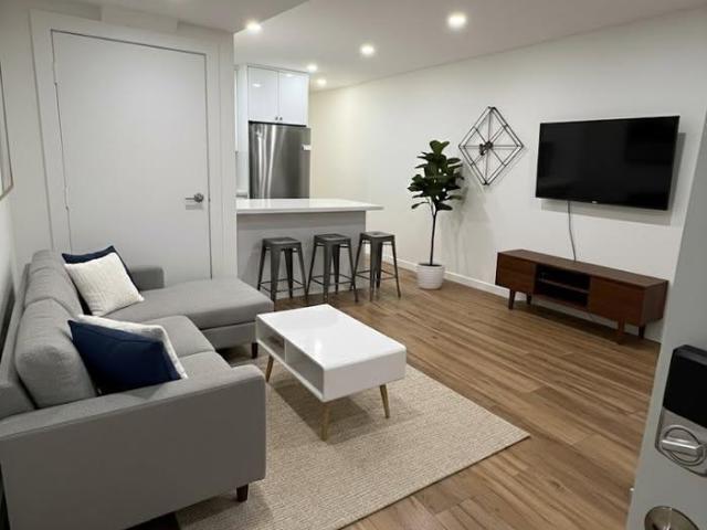 apartment at LOWER 557 CRAWFORD STREET, Toronto, Ontario, M6G3J9