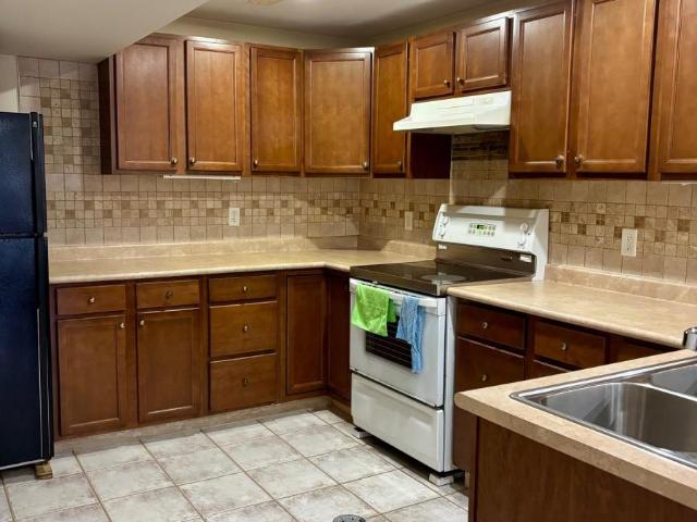 apartment at LOWER UNIT 107 WHITCHURCH MEWS, Mississauga, Ontario, L5A4B2