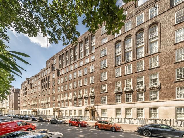 Apartment at Lowndes Square, Greater London