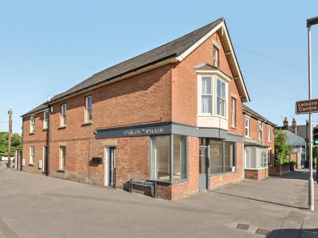 Apartment at Long Close West, Downton