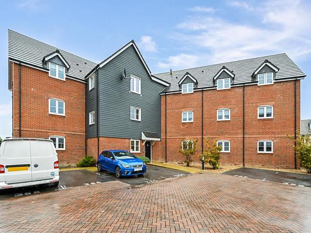 Apartment at Longacres Way, Chichester