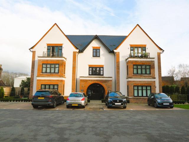 Apartment at London Road, Surrey Heath