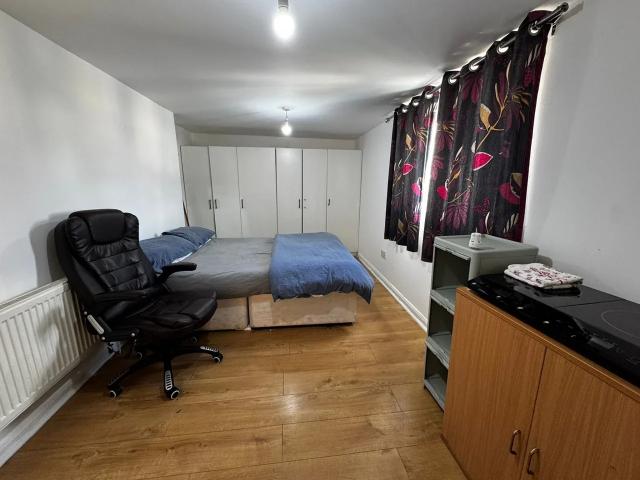Apartment at Lavender Avenue, Greater London