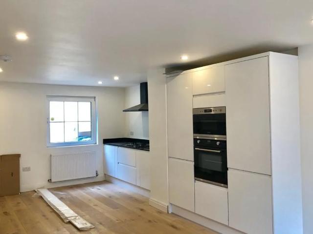 Apartment at Lady's Close, Watford