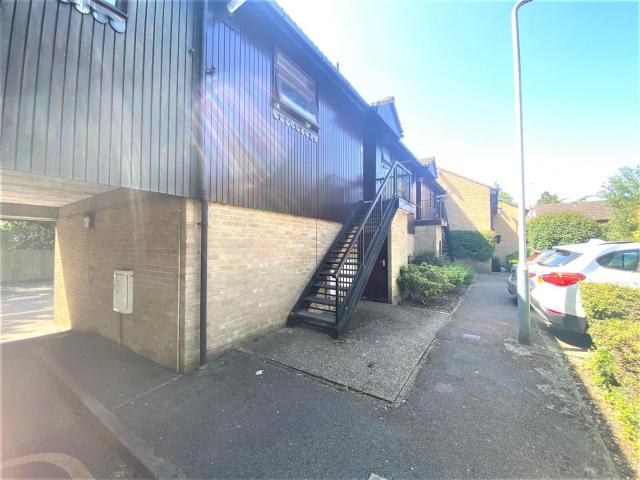 Apartment at Lambourne Court, Greater London