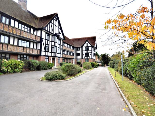 Apartment at Lammas Lane, Elmbridge