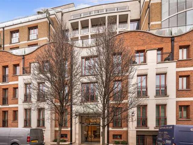 Apartment at Lancelot Place, City of Westminster