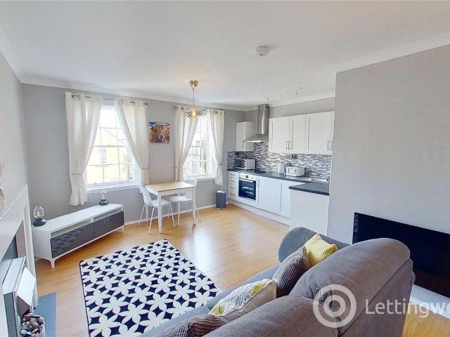 Apartment at Land Drive, Whiteside