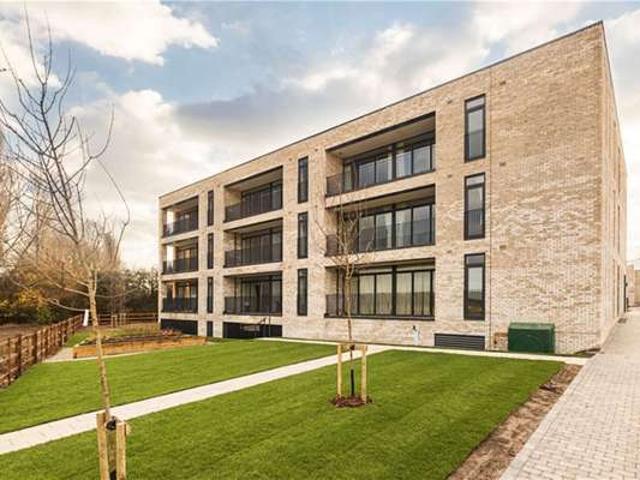 Apartment at Lapwing Avenue, Cambridge