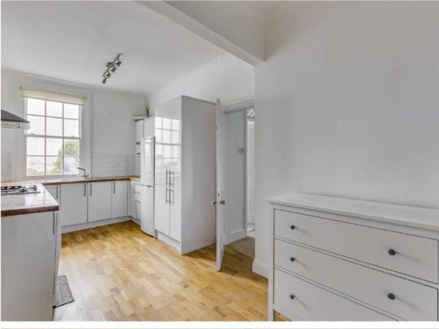 Apartment at Larkhall Rise, Greater London