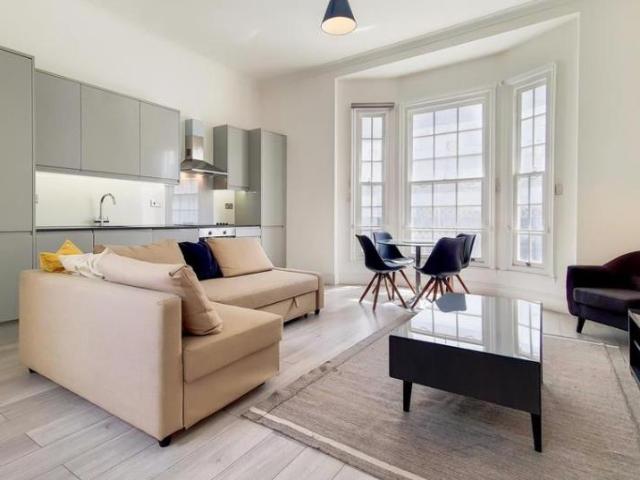 Apartment at Leinster Square, City of Westminster
