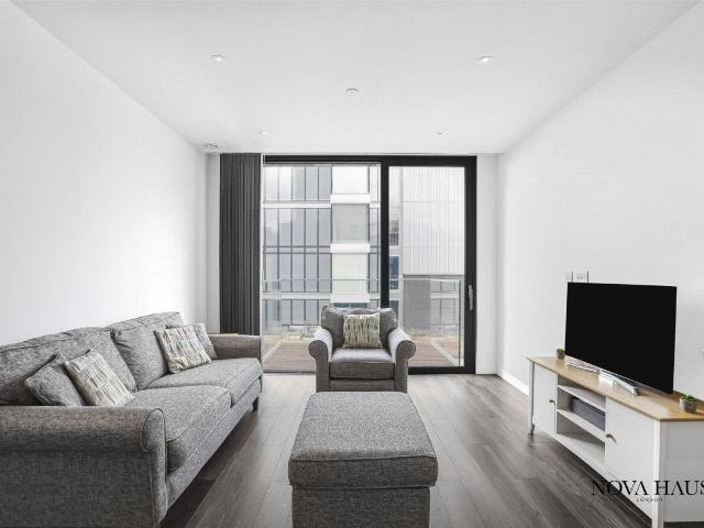 Apartment at Leman Street, Greater London