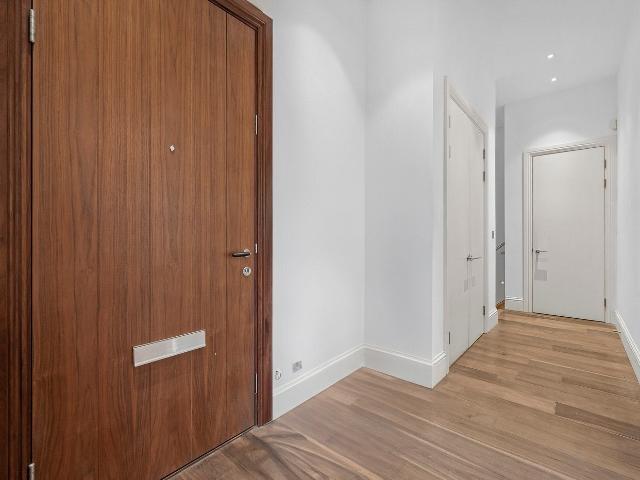 Apartment at Leman Street, Greater London