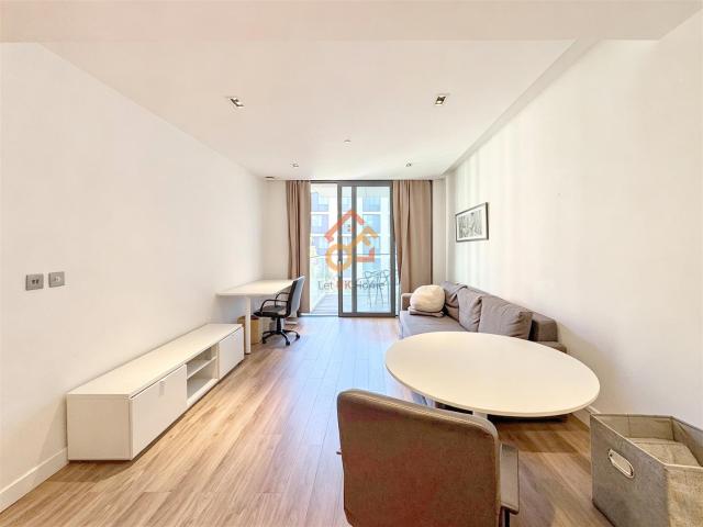 Apartment at Leman Street, London