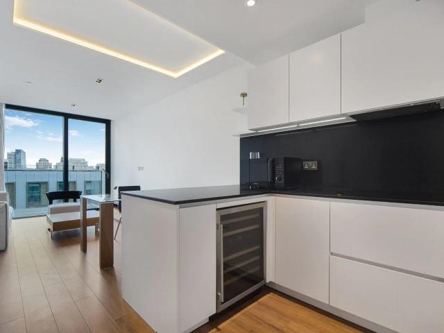 Apartment at Leman Street, Greater London