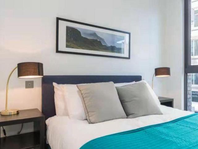 Apartment at Leman Street, London