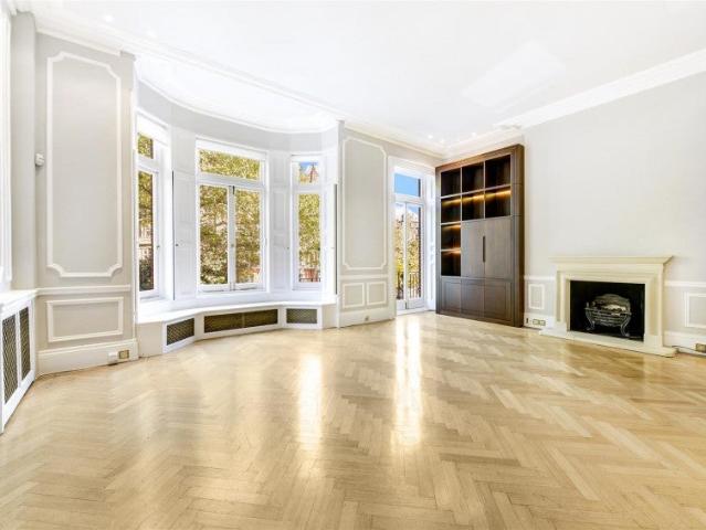Apartment at Lennox Gardens, Greater London