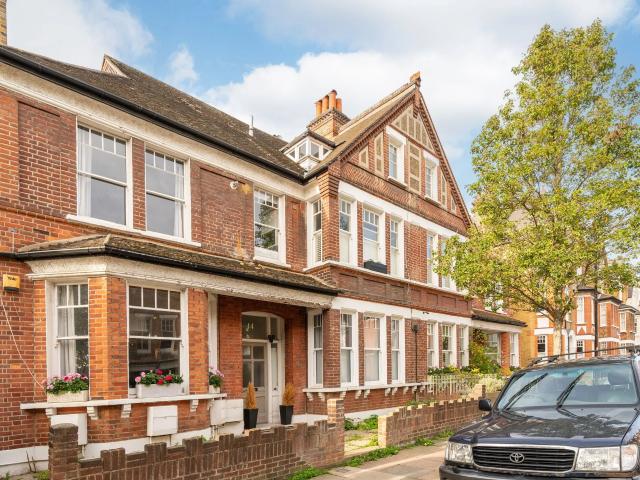 Apartment at Lessar Avenue, Greater London