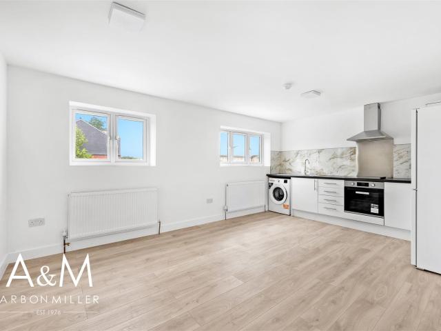 Apartment at Limes Avenue, Epping Forest