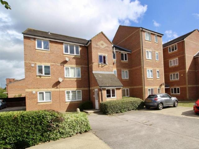 Apartment at Linwood Crescent, Greater London