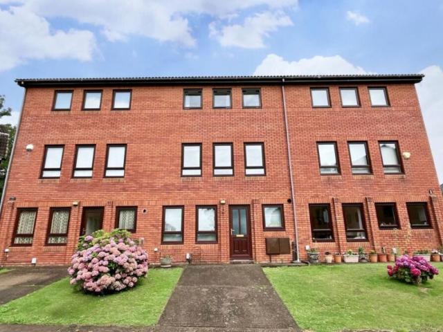 Apartment at Llwynderw Drive, Swansea