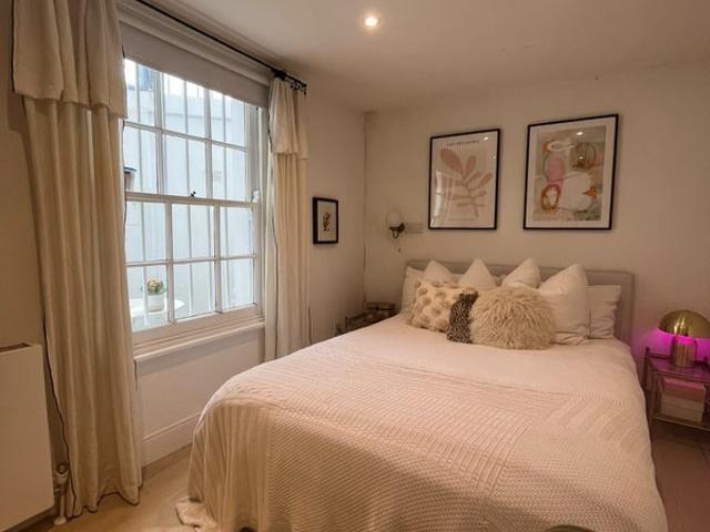 Apartment at Lupus Street, City of Westminster