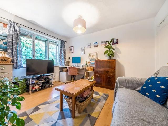 Apartment at Lyford Road, Greater London