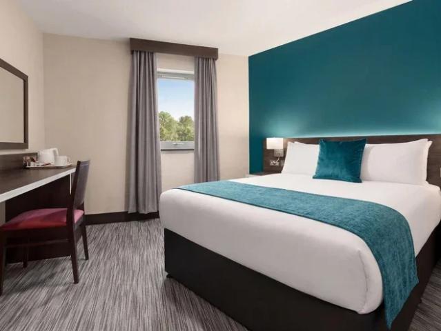 Apartment at M25, Elmbridge
