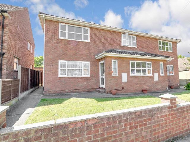 Apartment at Tintern Avenue, Southend on Sea
