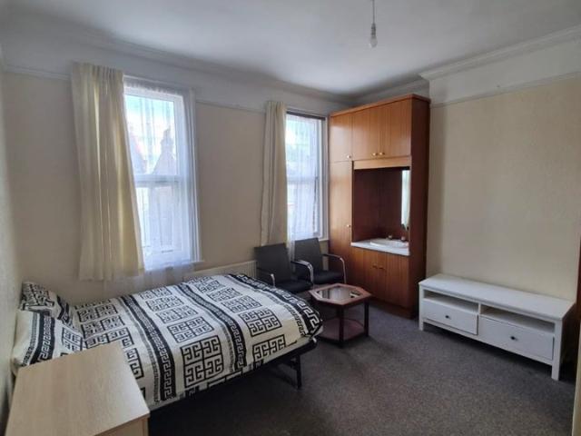 Apartment at Mount Pleasant Road, Greater London