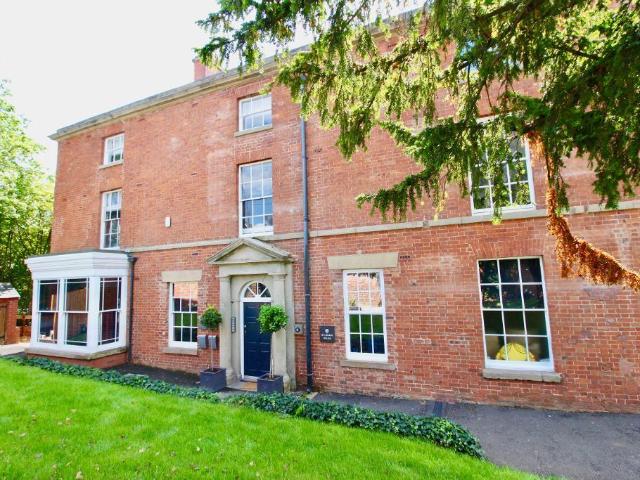 Apartment at Mount Road, Stone