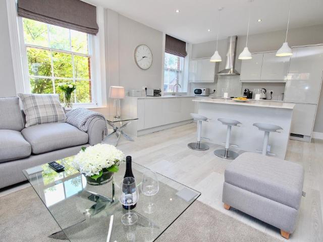 Apartment at Mount Road, Stone