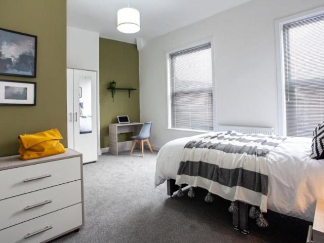 Apartment at Monmouth Avenue, Bury